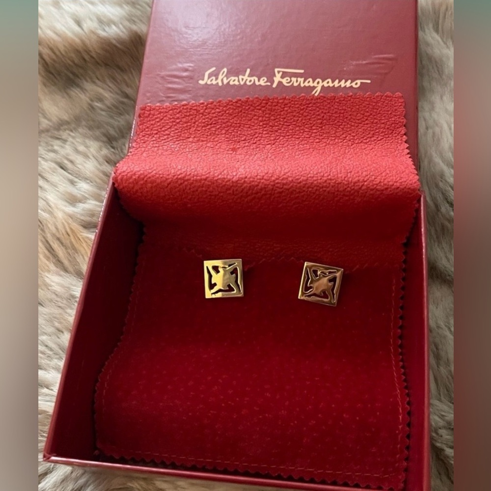 Salvatore Ferragamo High Heel Motif Gold Clip-On Earrings - Picture 5 of 7